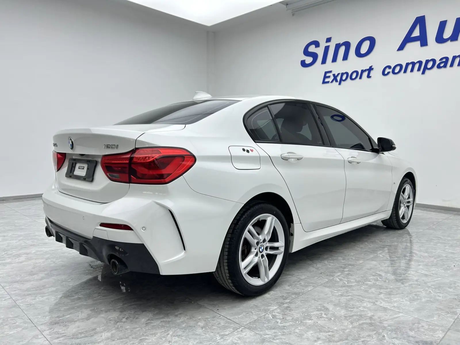 BMW 120i, 2022