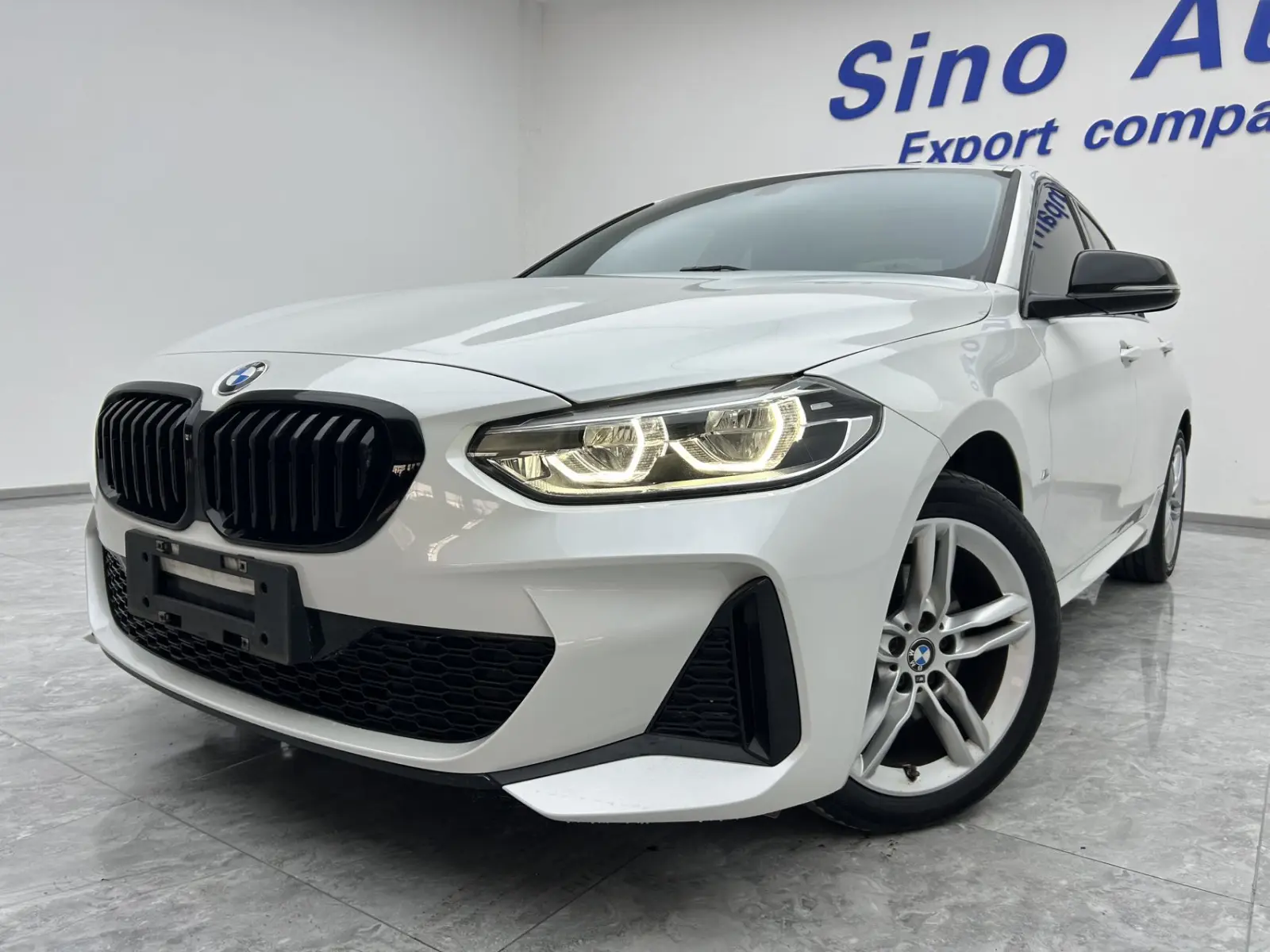 BMW 120i, 2022