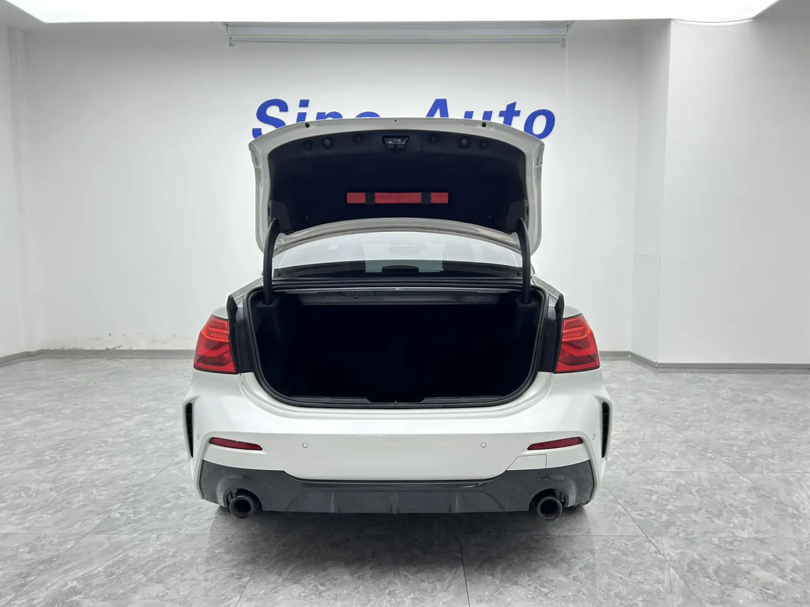 BMW 120i, 2022