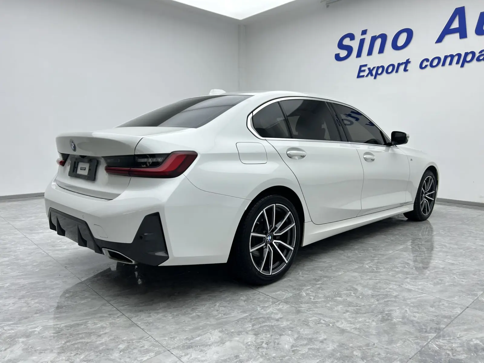BMW 320Li, 2022