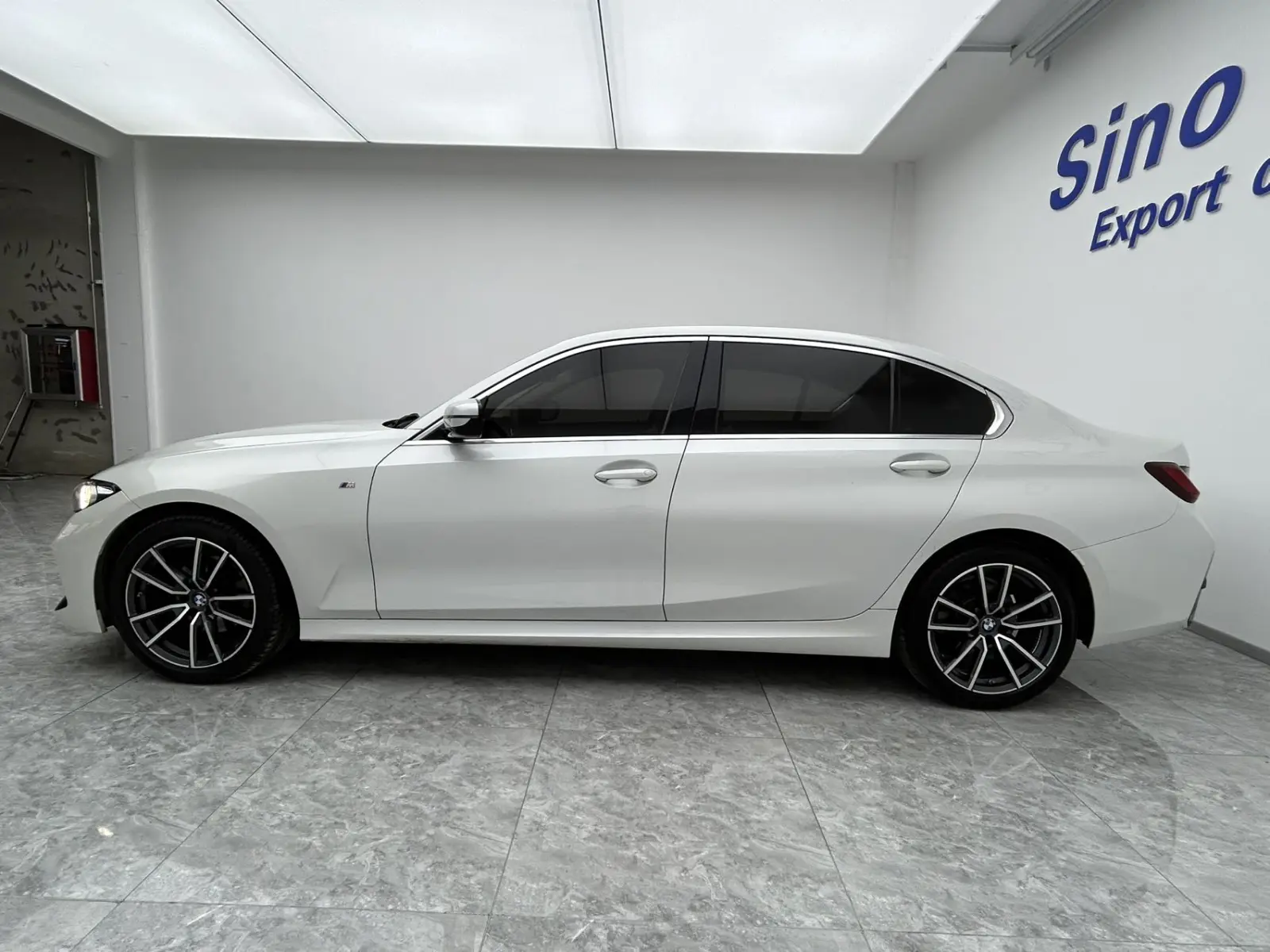 BMW 320Li, 2022