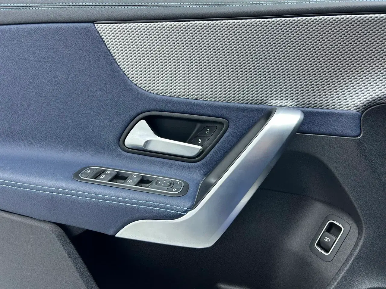 Mercedes-Benz A180L, 2022