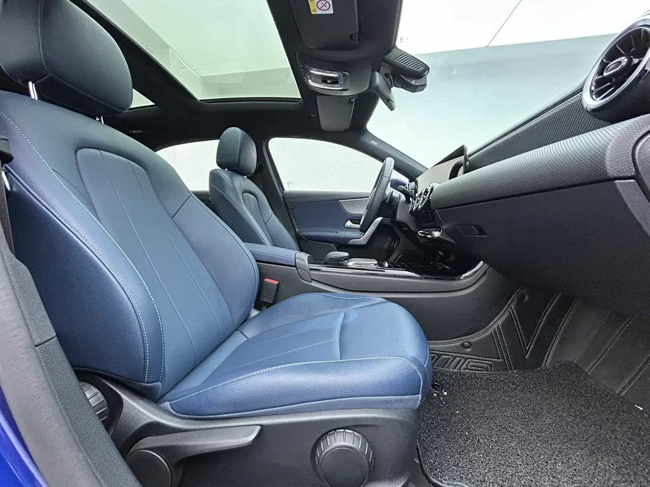 Mercedes-Benz A180L, 2022