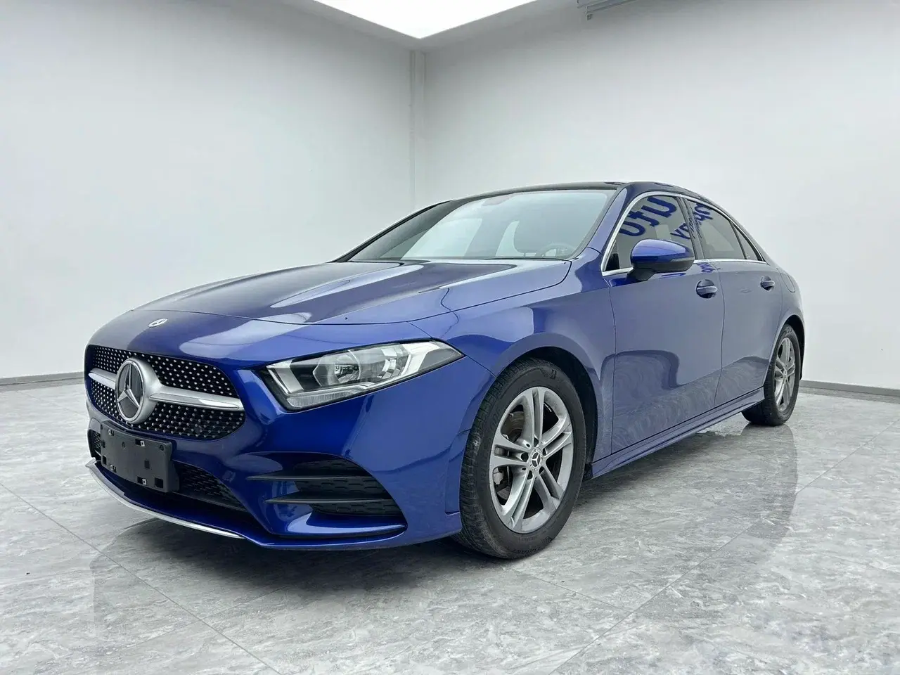 Mercedes-Benz A180L, 2022