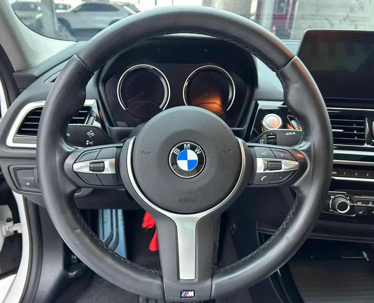 BMW 120i, 2022