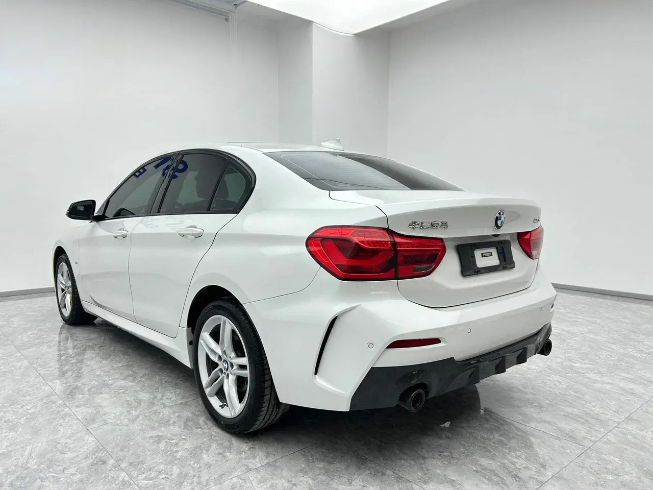 BMW 120i, 2022