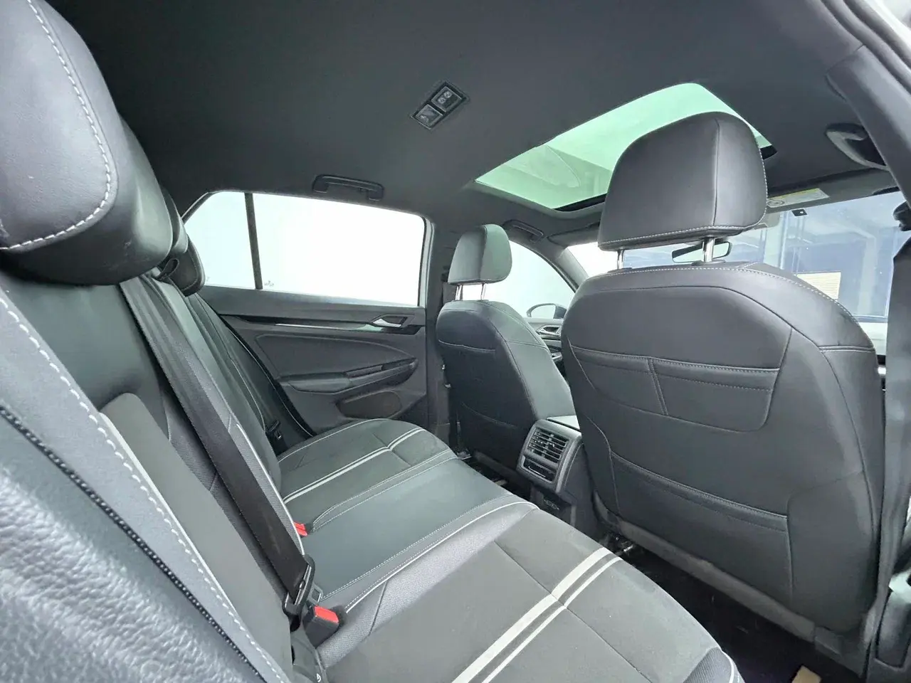 Volkswagen Golf, 2022