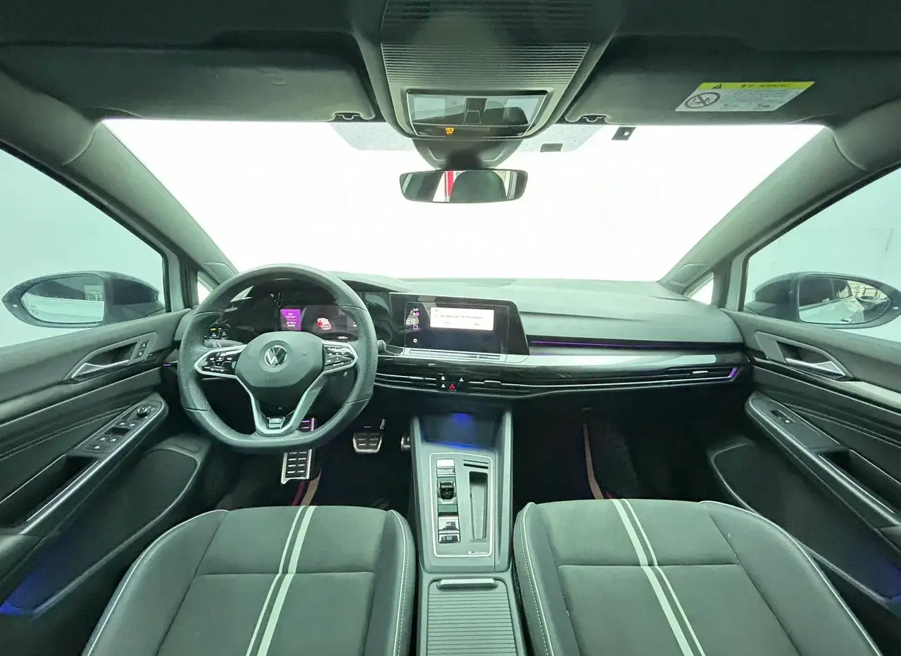 Volkswagen Golf, 2022