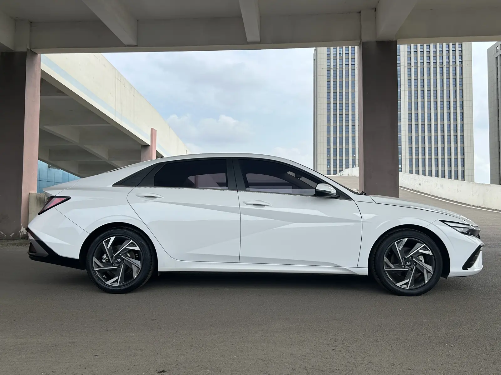 Hyundai Elantra, 2023