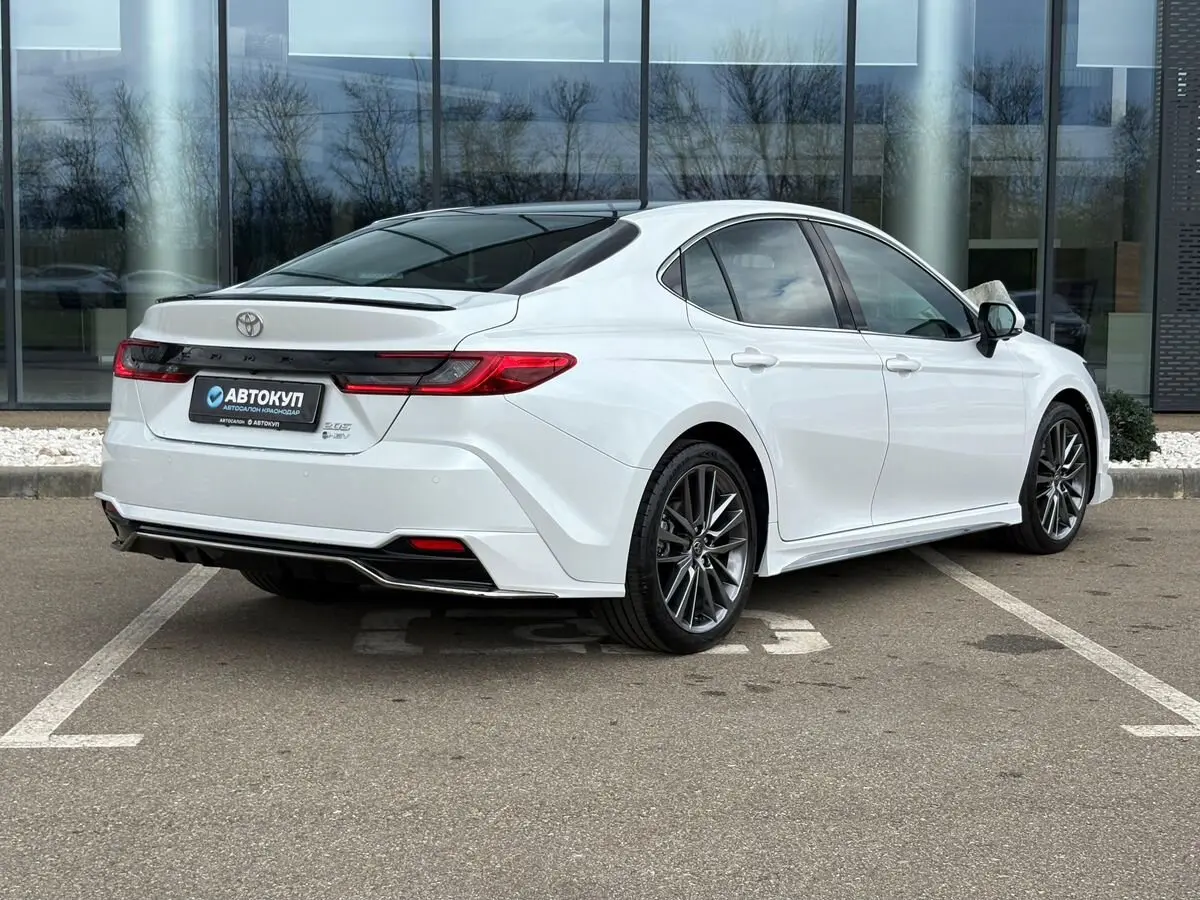 Toyota Camry, 2026