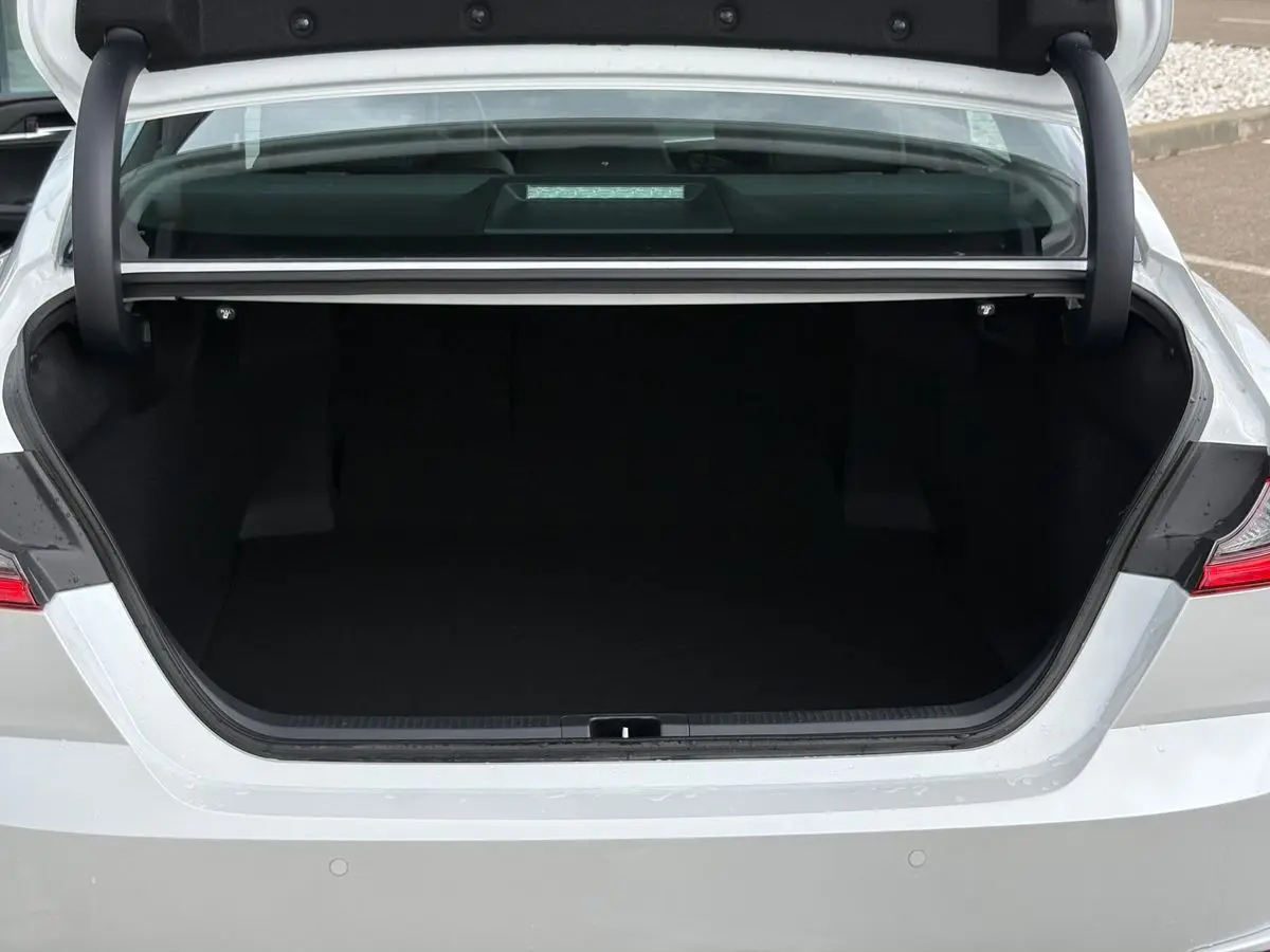 Toyota Camry, 2026