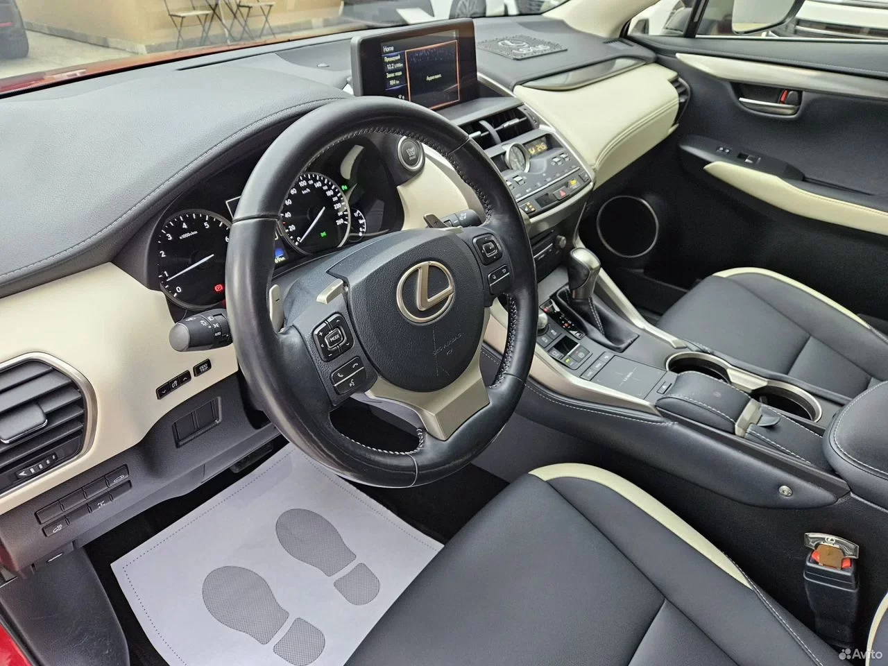 Lexus NX, 2020