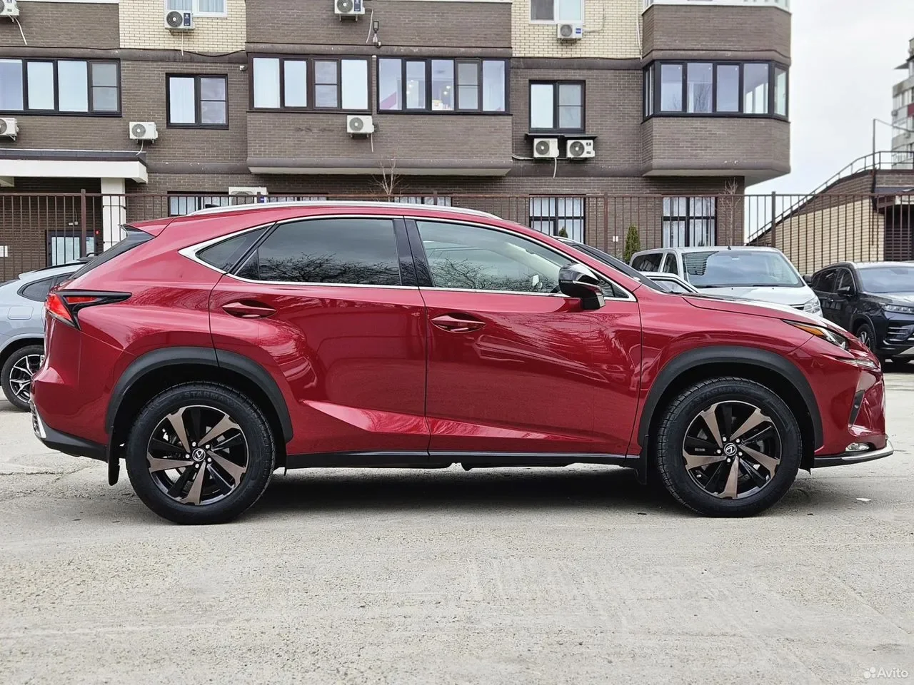 Lexus NX, 2020