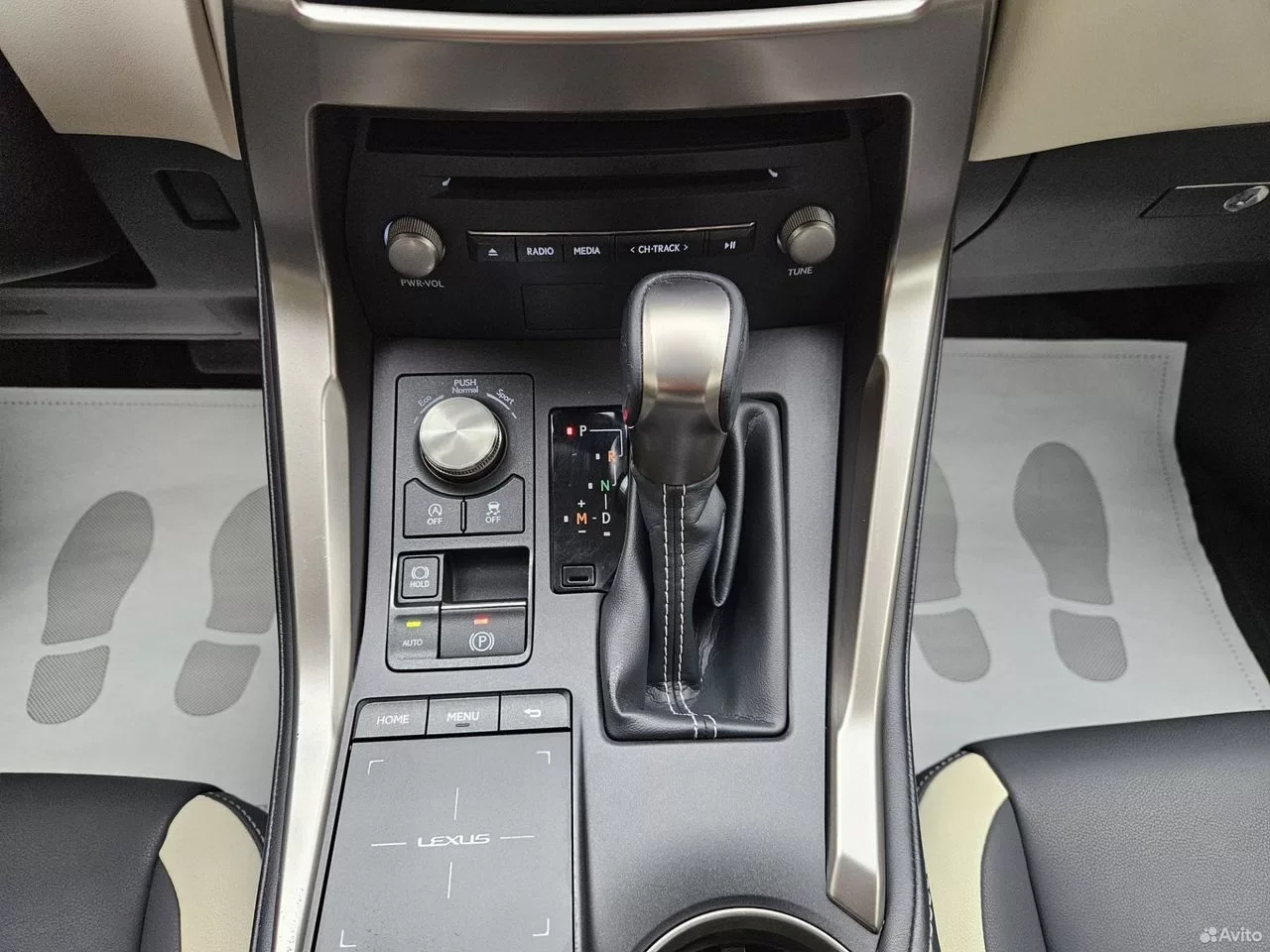 Lexus NX, 2020